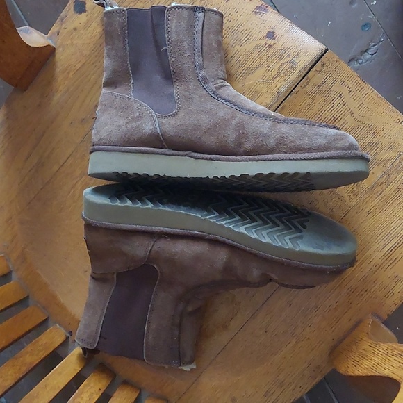 Vintage UGG Chelsea Boots *Final Price* - Picture 6 of 12